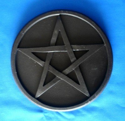 Sehr aufwändig handgearbeitetes Altarpentakel aus Holz-Verbundstoff mit Pentagram
